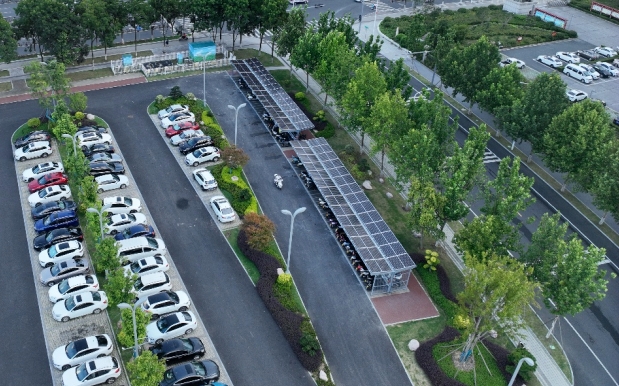 信陽市政府東西停車場車棚光伏發(fā)電成功并網